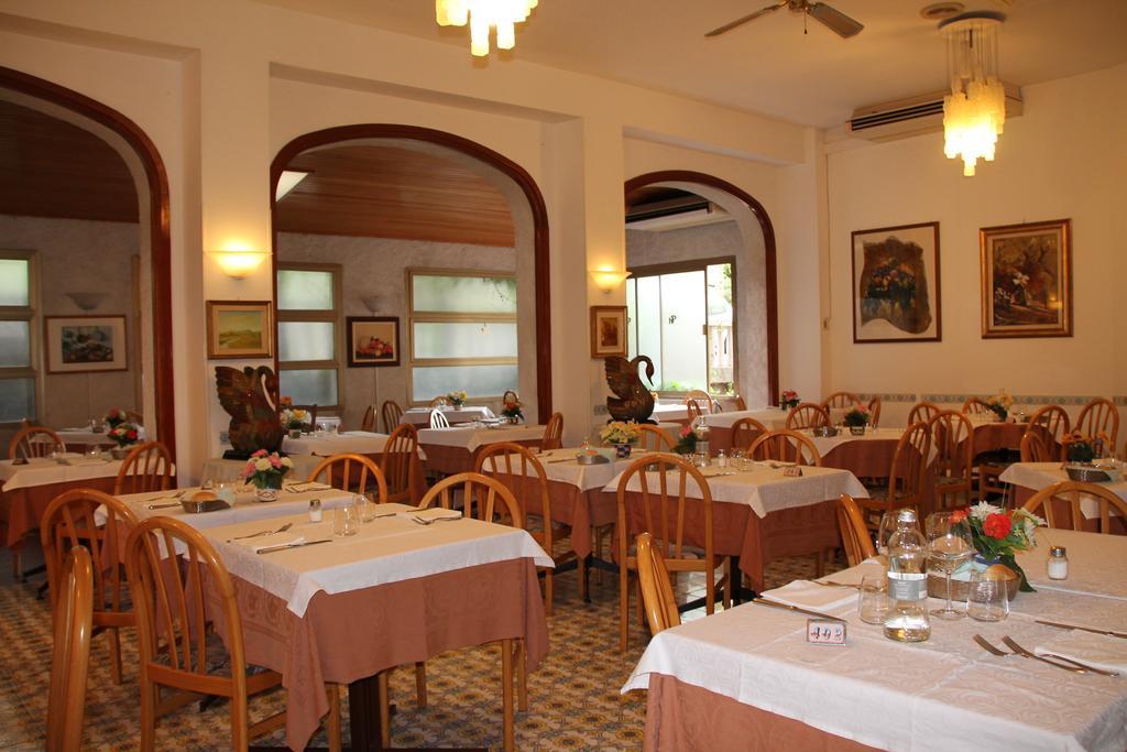 Hotel Paco Pietra Ligure Extérieur photo