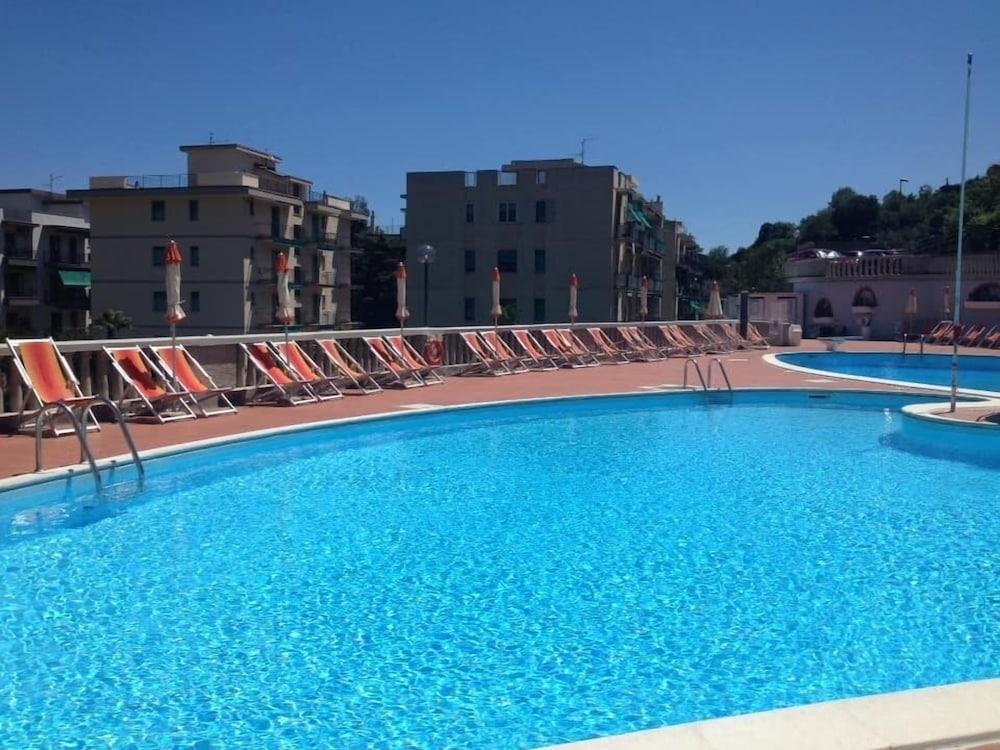 Hotel Paco Pietra Ligure Extérieur photo