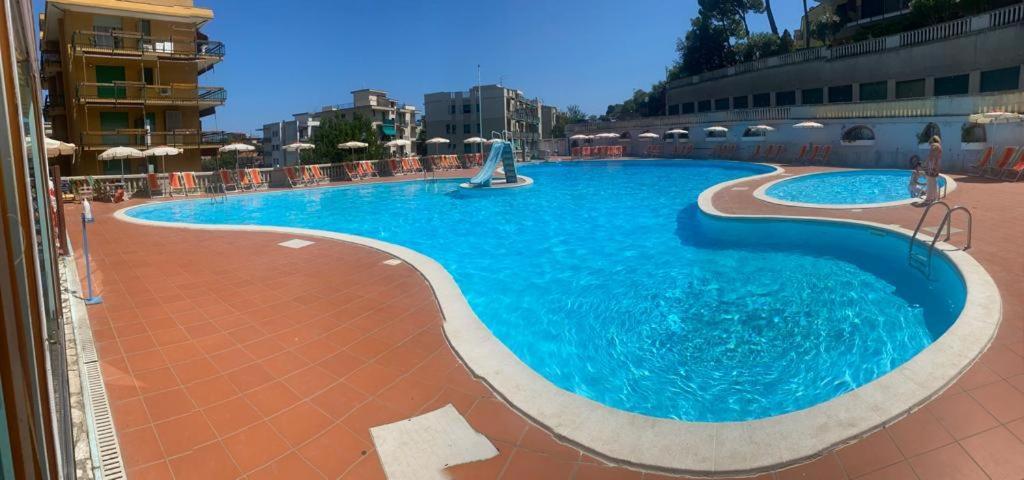 Hotel Paco Pietra Ligure Extérieur photo