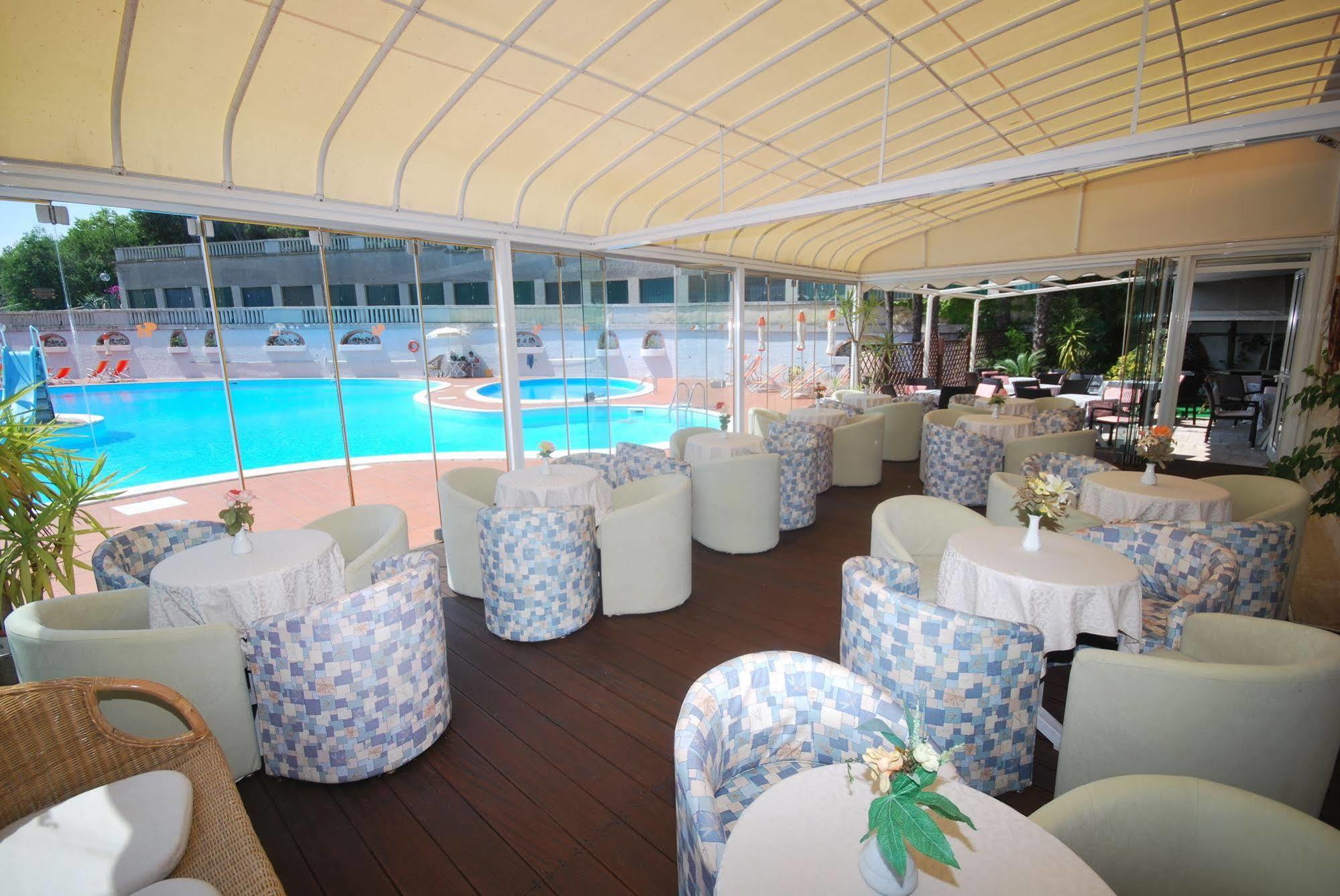 Hotel Paco Pietra Ligure Extérieur photo