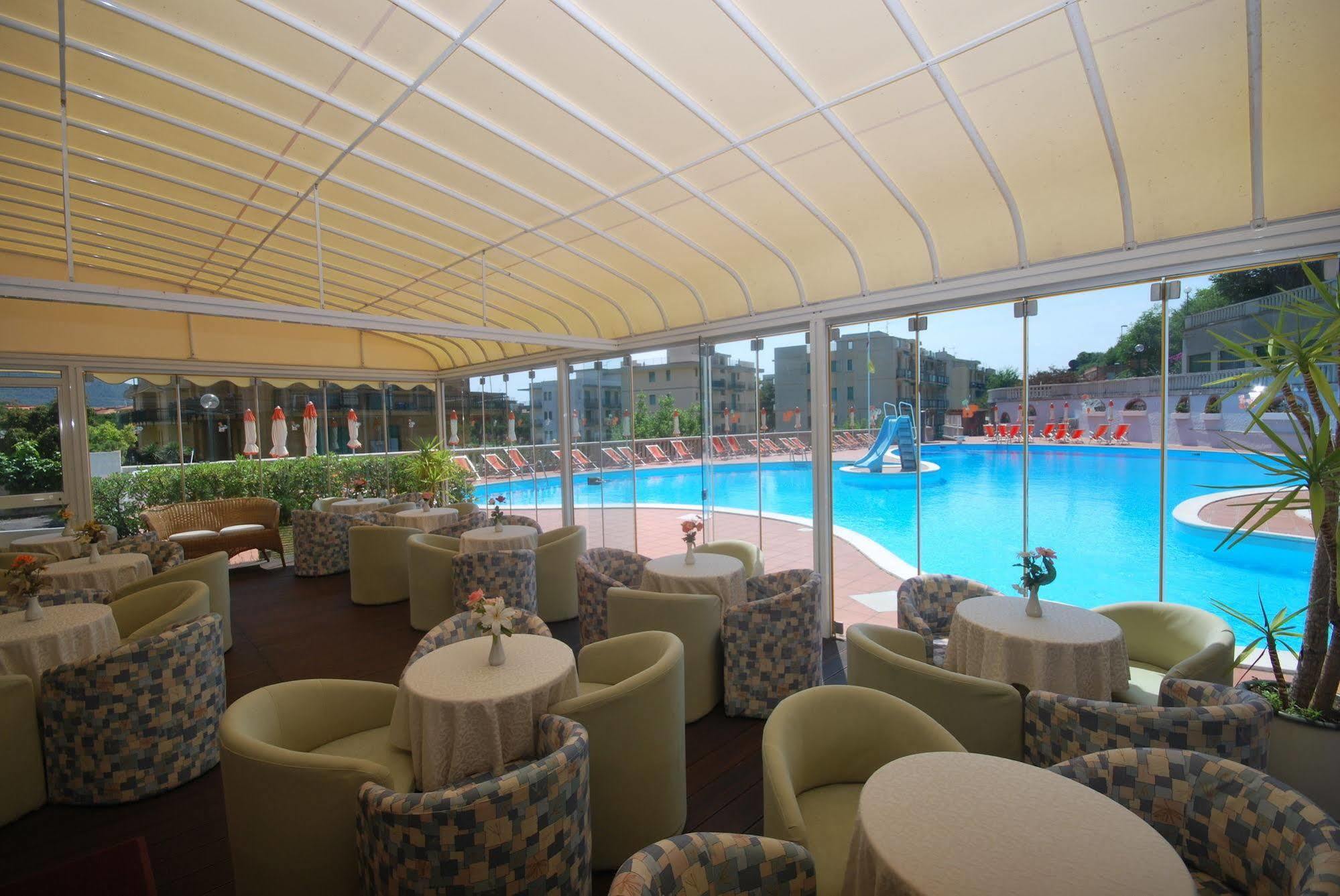 Hotel Paco Pietra Ligure Extérieur photo