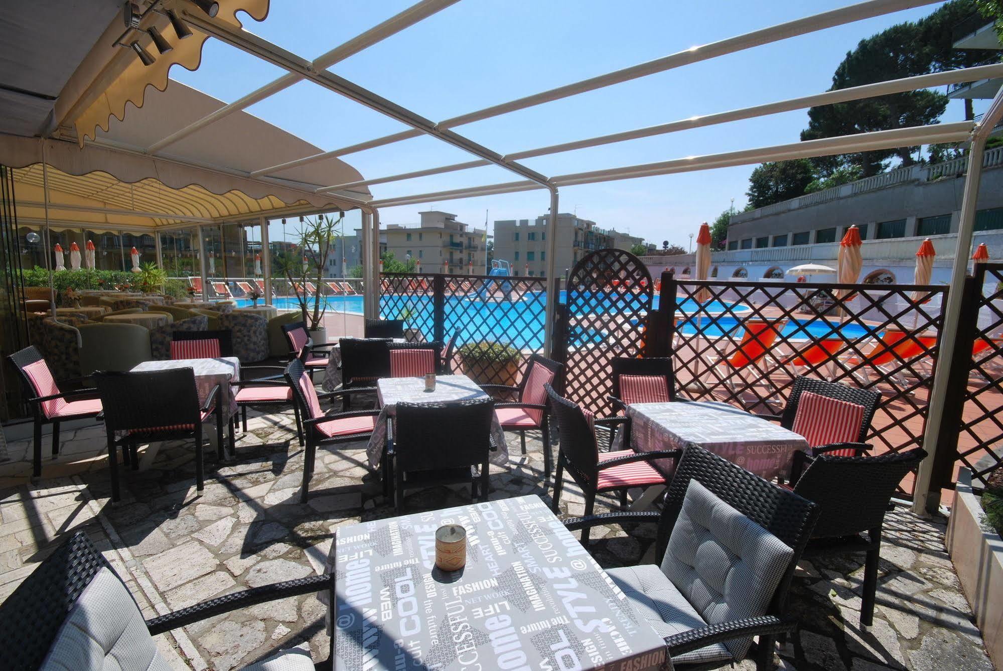 Hotel Paco Pietra Ligure Extérieur photo